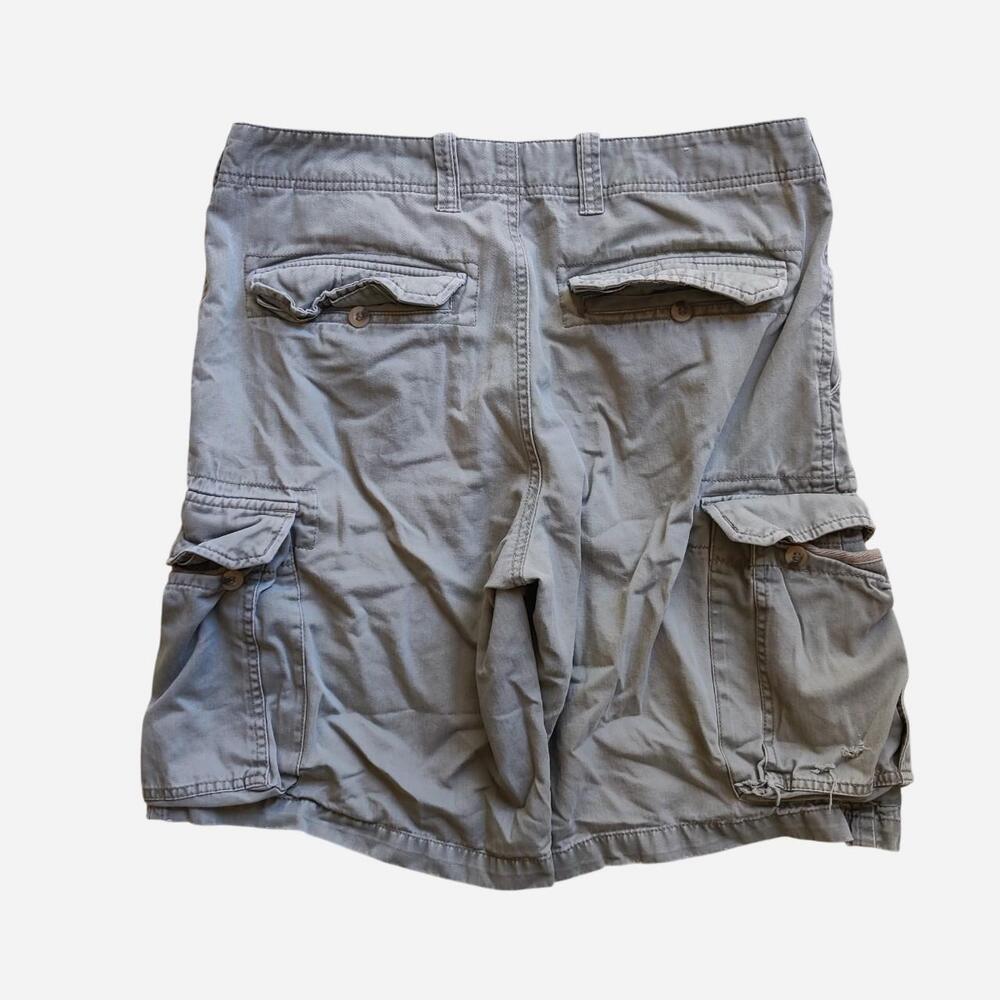Grey/khaki relaxed fit cargo shorts with multiple pockets
